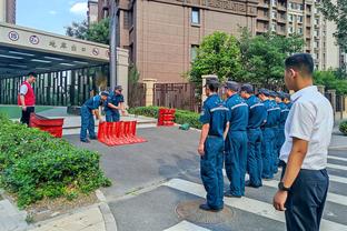 罗体：K77被换下时表示不满，本赛季他已经不是第一次这么做